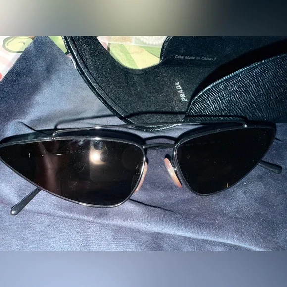 Authentic Brand new Prada Black Cat Eye Sunglasses - Picture 2 of 7